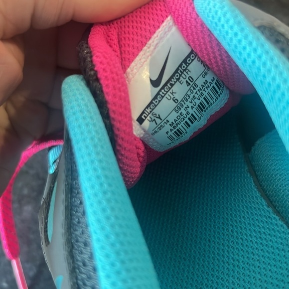 Nike Gray and Pink Athletic Shoes for Performance - Picture 6 of 6